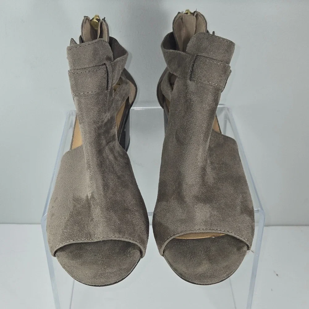 City Classified Women Taupe Faux Suede Peep Toe Cutout Block Heel Booties Size 8